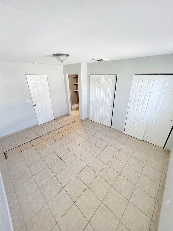 Building Photo - 3005 Durwood Dr