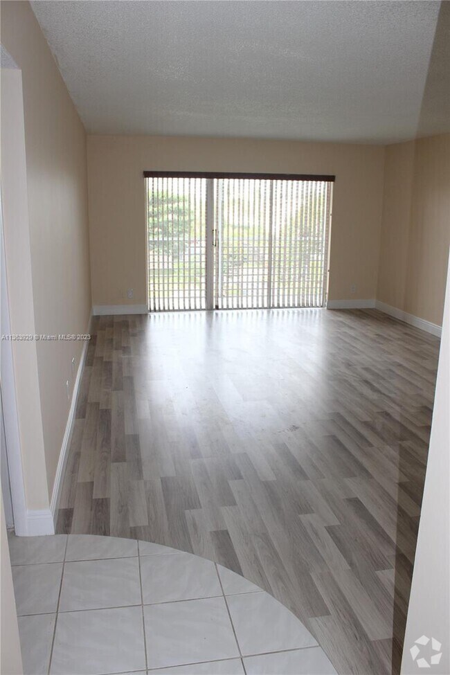 Royal Palm Vista Apartments under 500 Dania Beach, FL 8 Rentals