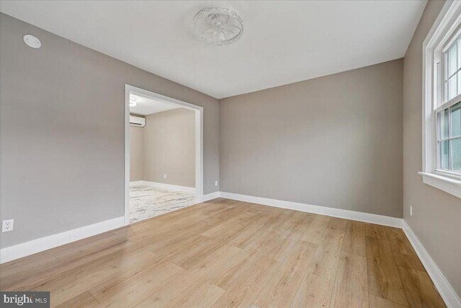 Foto del edificio - 1041 N Monroe St