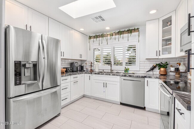 Building Photo - 5242 E Friess Dr