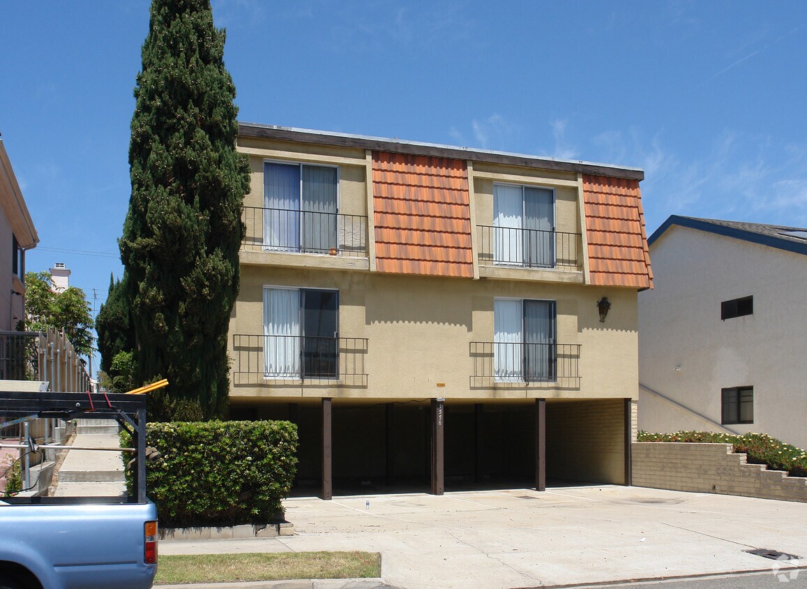 Building Photo - 1556 Thomas Ave