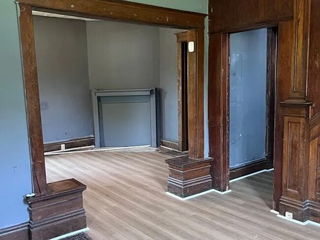 Foto del edificio - Family-Friendly Colonial with Basement, Attic & Garage – $1,550/Month