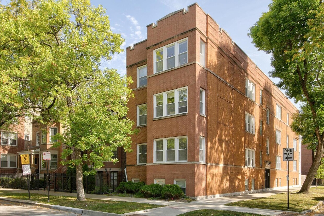 Primary Photo - 3720 W Altgeld St