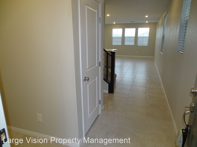 Foto del edificio - 5 br, 3 bath House - 2275 Teatro Avenue