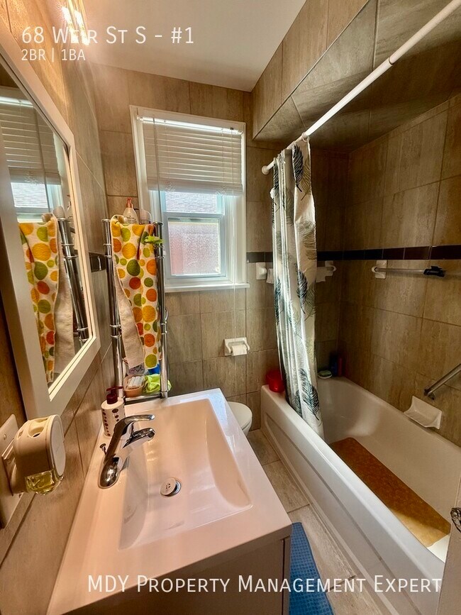 Photo du bâtiment - Welcome to this quaint and charming home s...