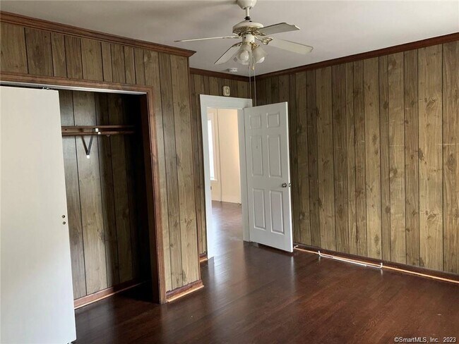 Building Photo - 5 Oak Pl