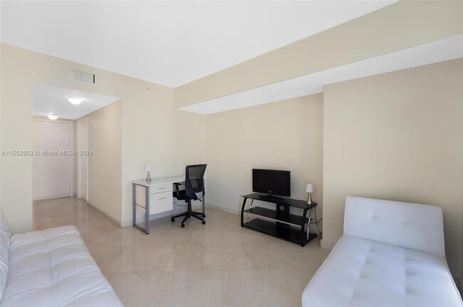 Foto del edificio - 16699 Collins Ave
