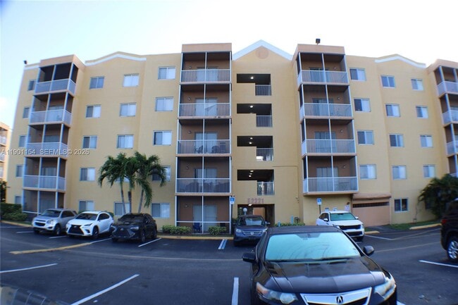 Foto del edificio - 2221 Sherman Cir