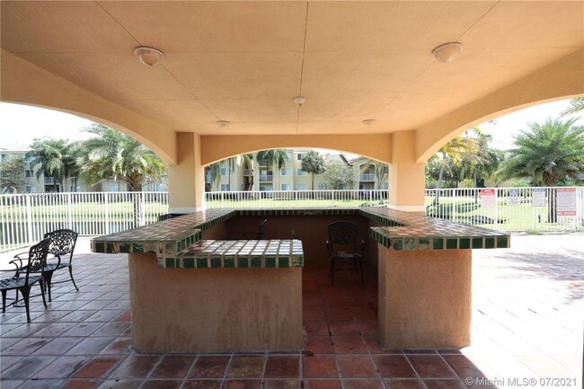 Building Photo - 2640 S University Dr