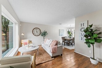 Building Photo - 630 Hawthorn Pl