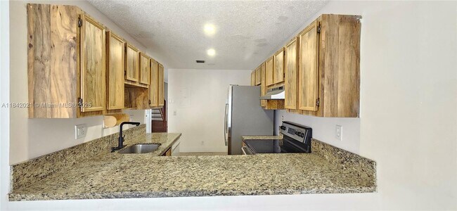 Foto del edificio - 9728 NW 14th St