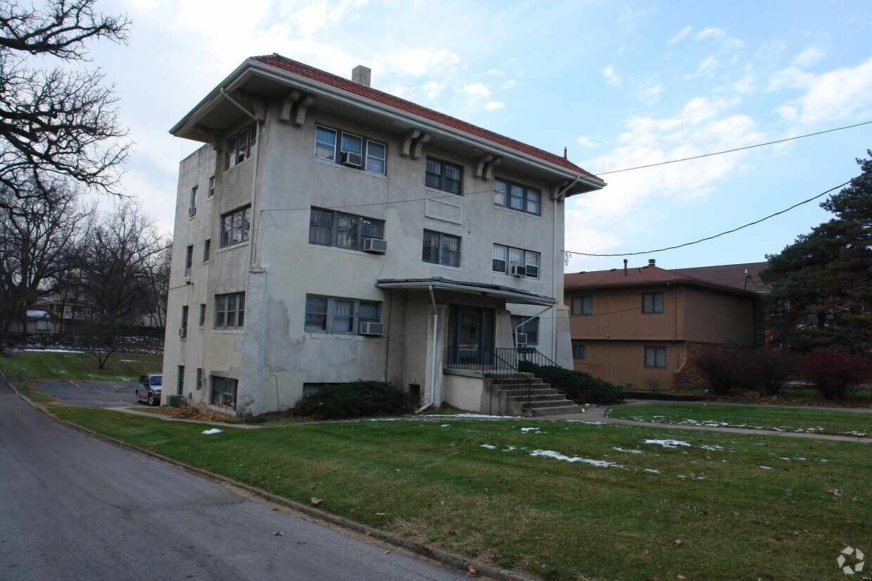 Building Photo - 4000 University Ave