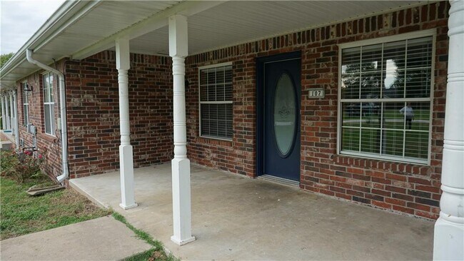 Foto del edificio - 107 N Elm Springs Rd