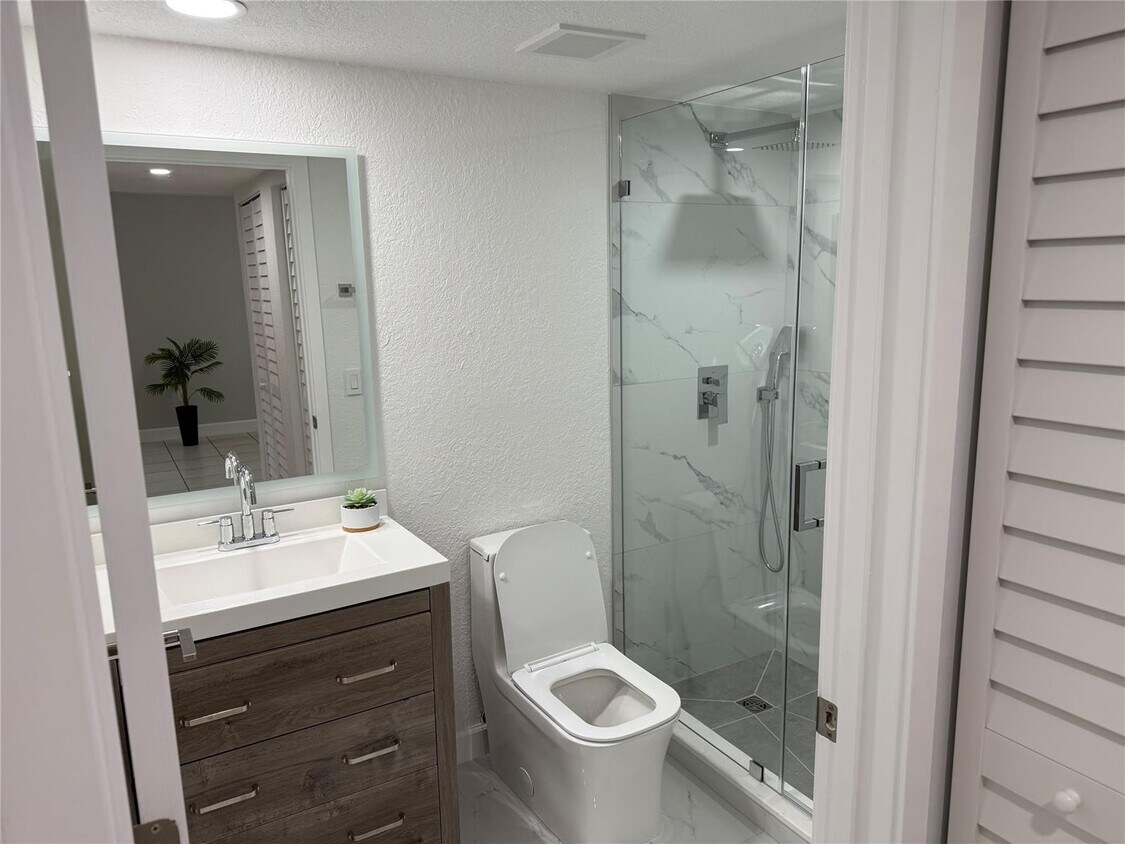 Foto del edificio - 7125 NW 186th St