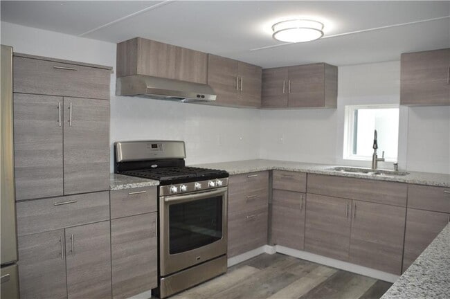 Foto del edificio - 3227 Hilltop Cir