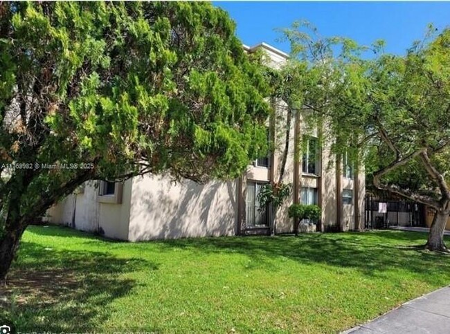 Building Photo - 1201 SW 42nd Ave