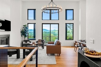 Building Photo - 162 Pond Rd