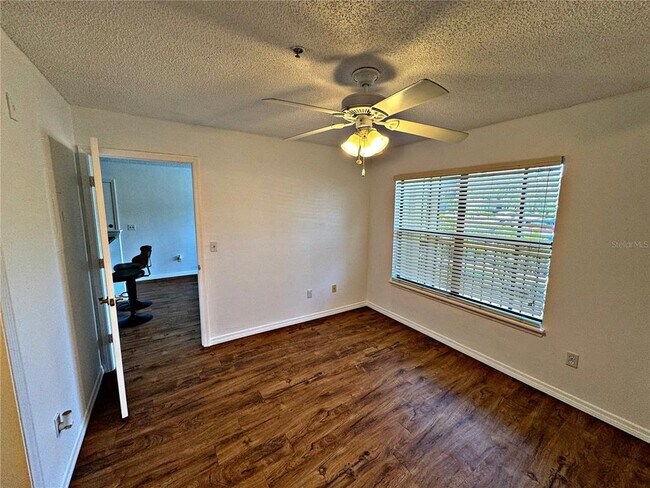 Foto del edificio - 11901 4th St N