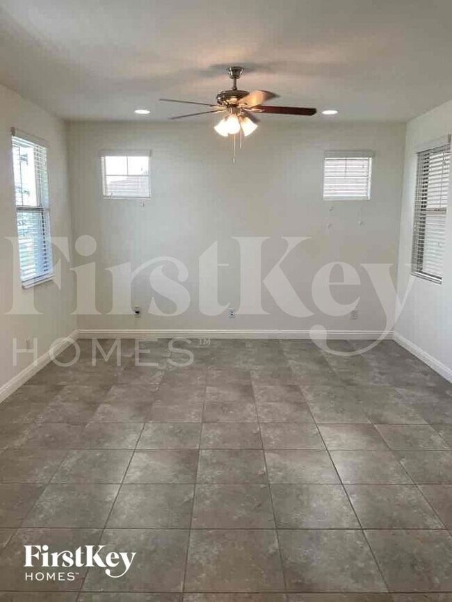 Building Photo - 264 N 69th Pl