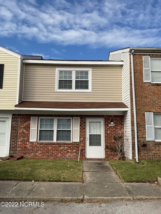 615 Myrtlewood Cir, Jacksonville, NC 28546 Townhome Rentals in