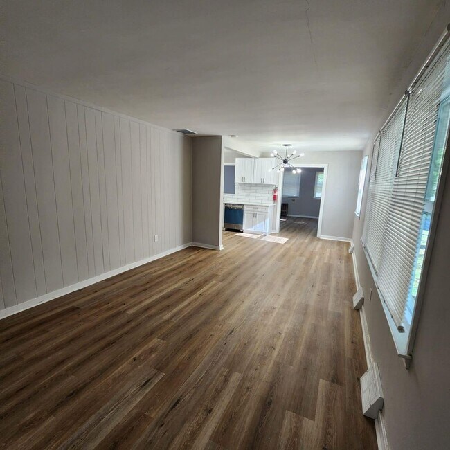 Building Photo - Spacious 3-Bedroom Rancher with Family Roo...