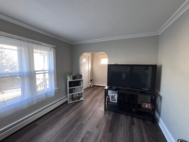 Building Photo - 8615 W Adler St