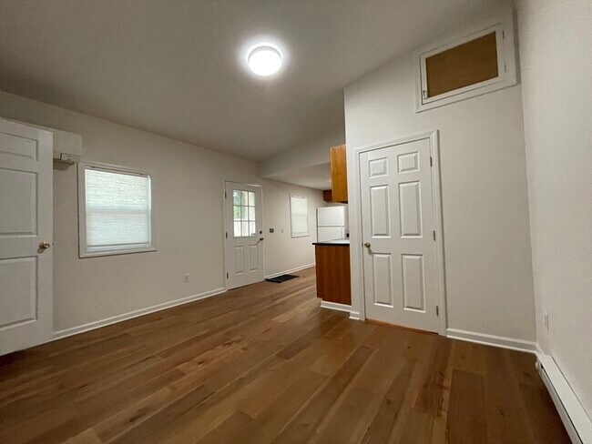 Building Photo - 49 Pine Brook Curve
