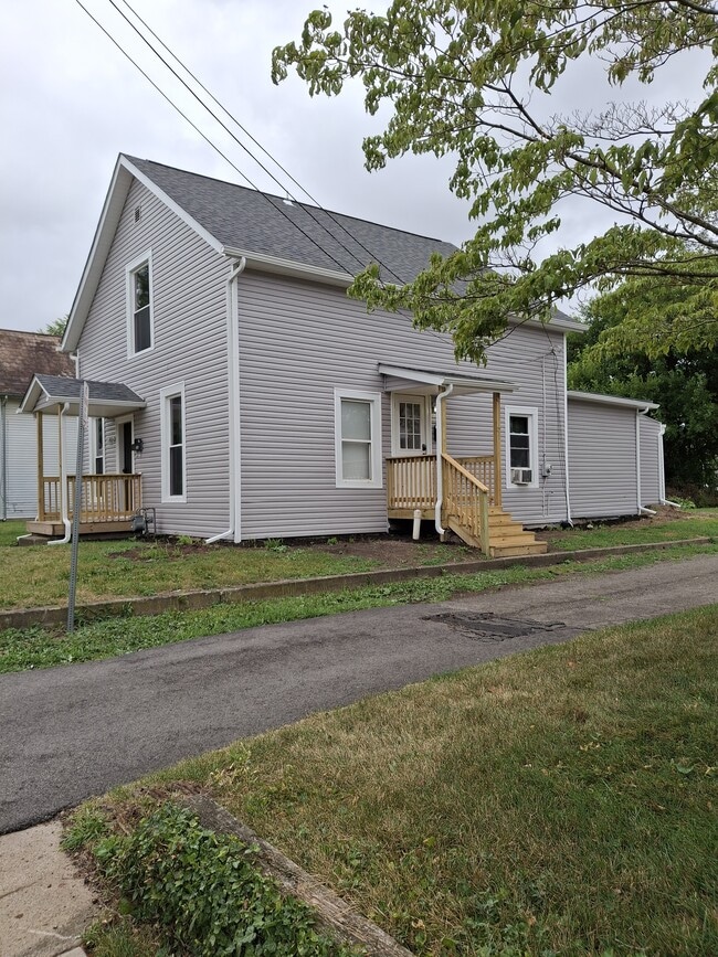 Building Photo - 51 Columbia St