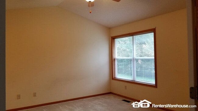 Foto del edificio - 64 Crown Pointe Curve