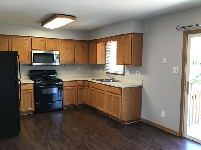 Building Photo - 7007 Lewis & Clark Dr