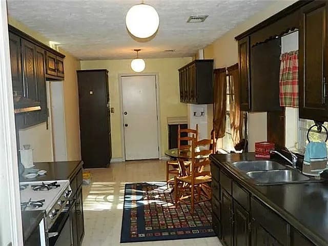 Building Photo - Room in Single Family Home on Veterans Memorial Hwy