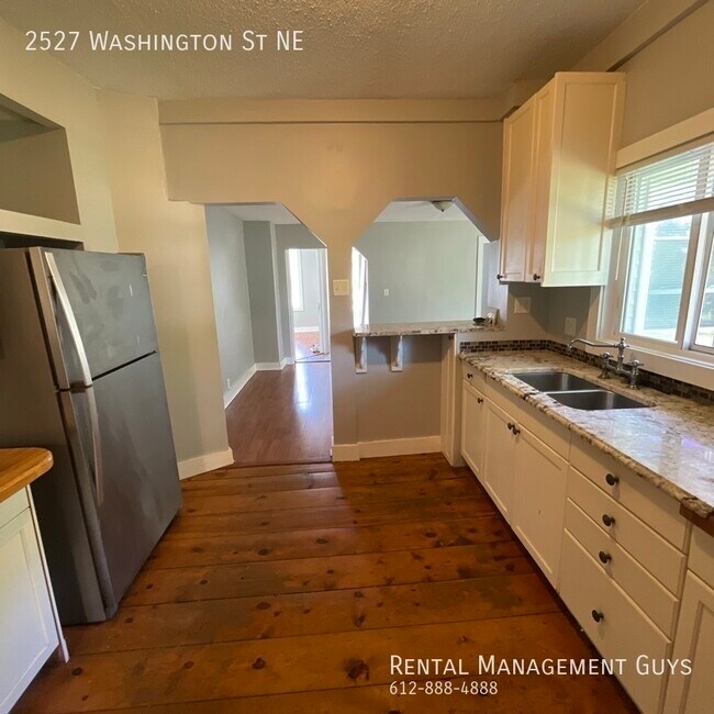 Foto del edificio - 4 Bedroom Home! Updated Kitchen and Office!