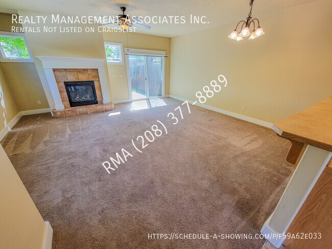 Foto del edificio - Desirable 3 Bedroom Duplex in E Boise off ...