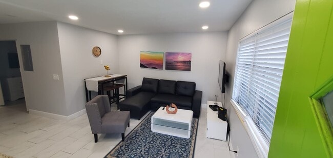 Photo - 430 NE 1st Ave. (Fort Lauderdale, FL) Apartment