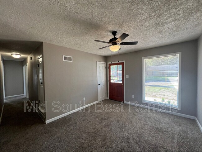 Building Photo - 4088 Montana St