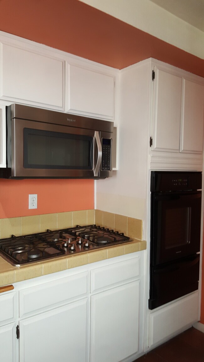 Building Photo - 2519 Vanderbilt Ln