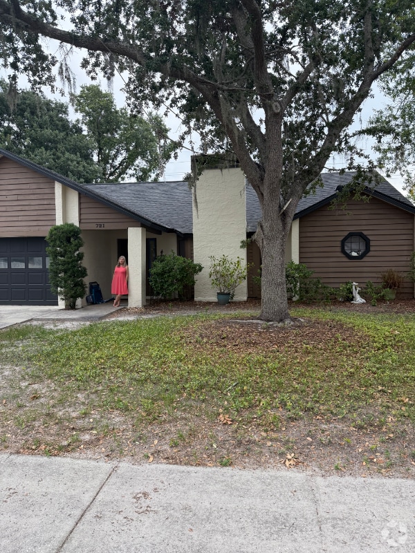 Building Photo - 721 Sandy Creek Dr