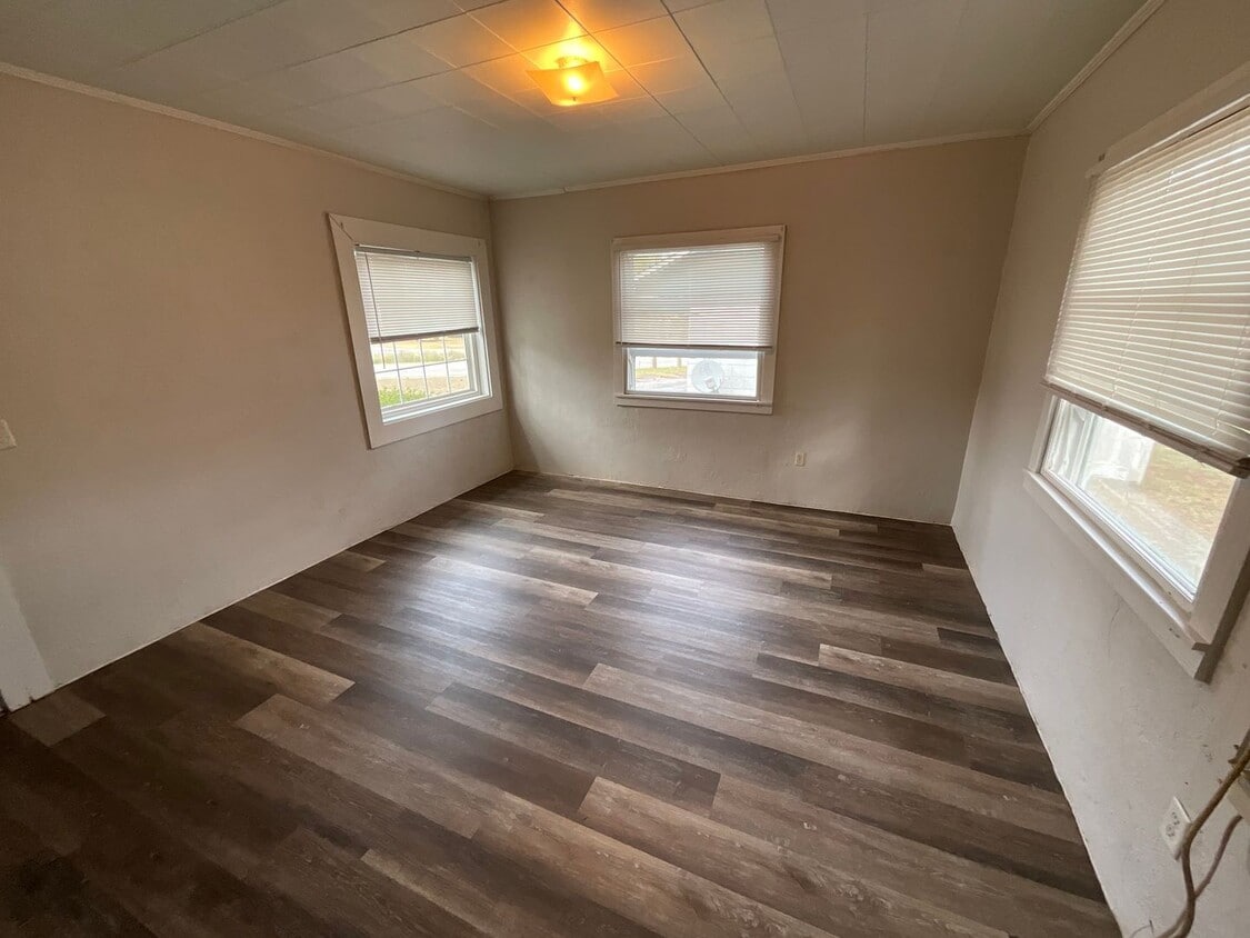 Building Photo - Cozy Cottage