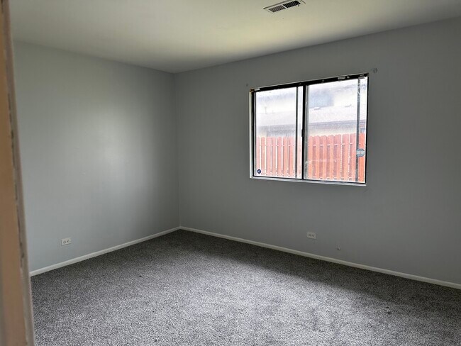 Building Photo - 1590 Perry Ct