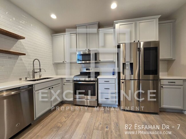 Building Photo - 3/3.5 Townhouse - One Bedroom is Full Stud...