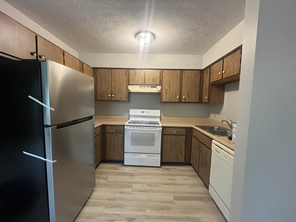 Primary Photo - 2050 Augusta Blvd