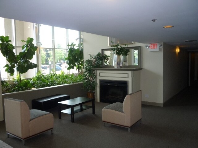 Foto del edificio - 150 W St Charles Rd