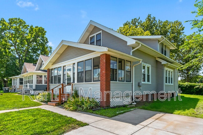 Building Photo - 2820 N 19th Ave