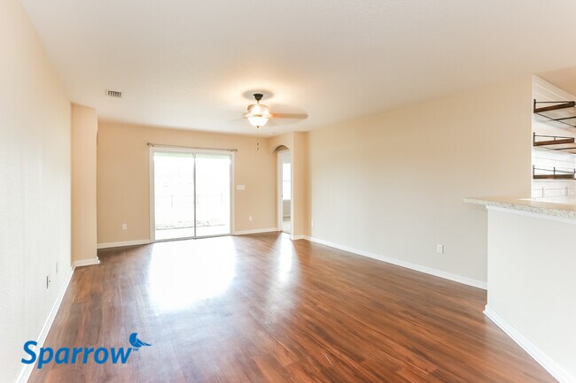 Foto del edificio - 77020 Hardwood Ct