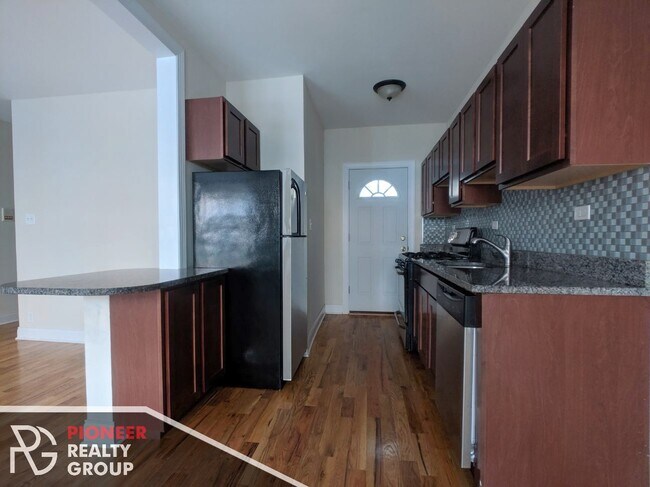 Foto del edificio - 624 W Cornelia Ave