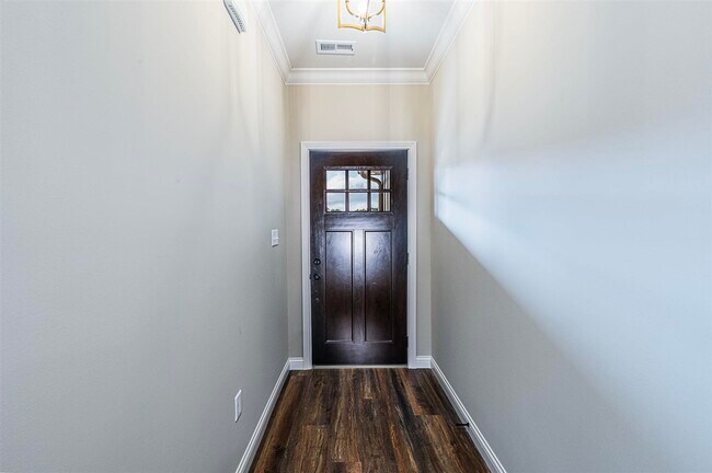 Foto del edificio - 558 Providence Ct