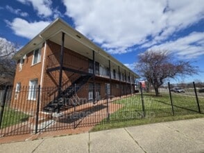 Building Photo - 15811 Harper Ave