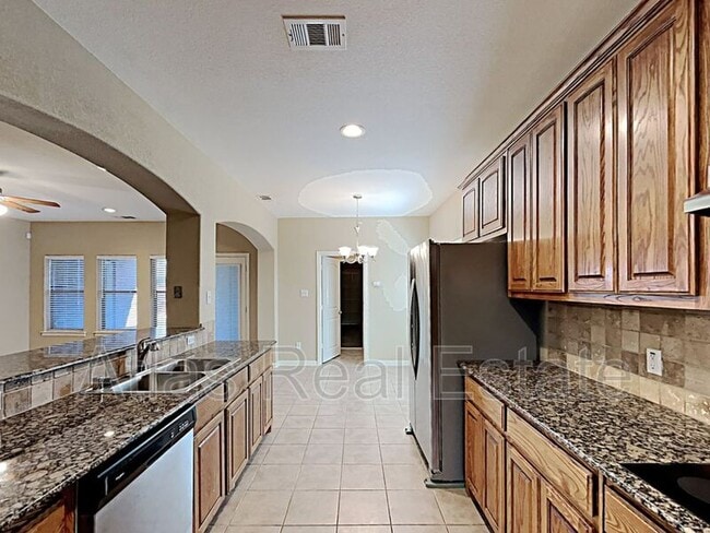 Building Photo - 315 Village Dr