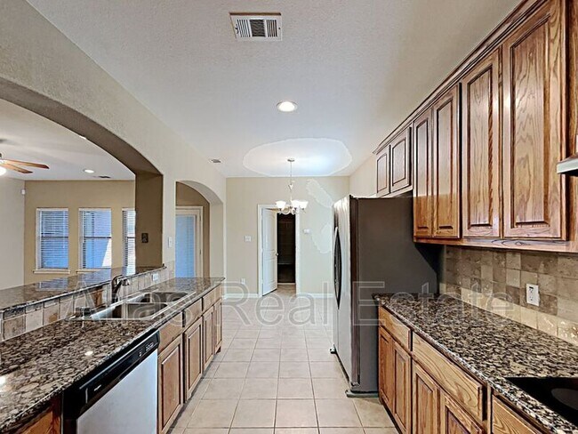 Foto del edificio - 315 Village Dr