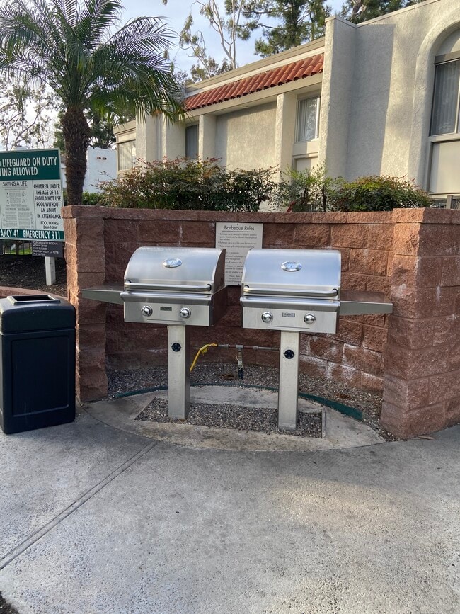Building Photo - Pacific Woods Apartment Homes